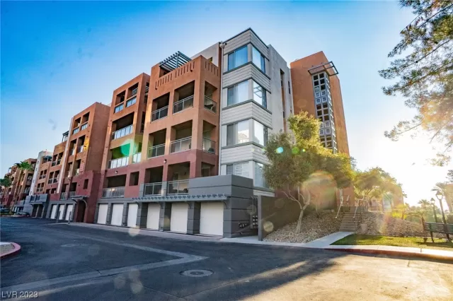 MLS: 2526151 Condo For Sale