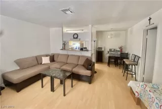 Photo #5: 2526190 Listing