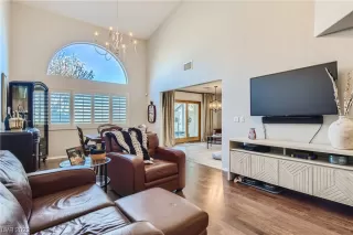 Photo #5: 2526201 Listing