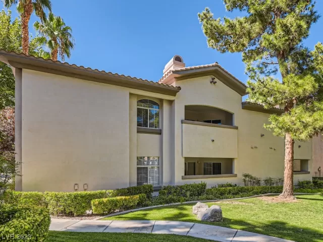 MLS: 2526213 Condo For Sale