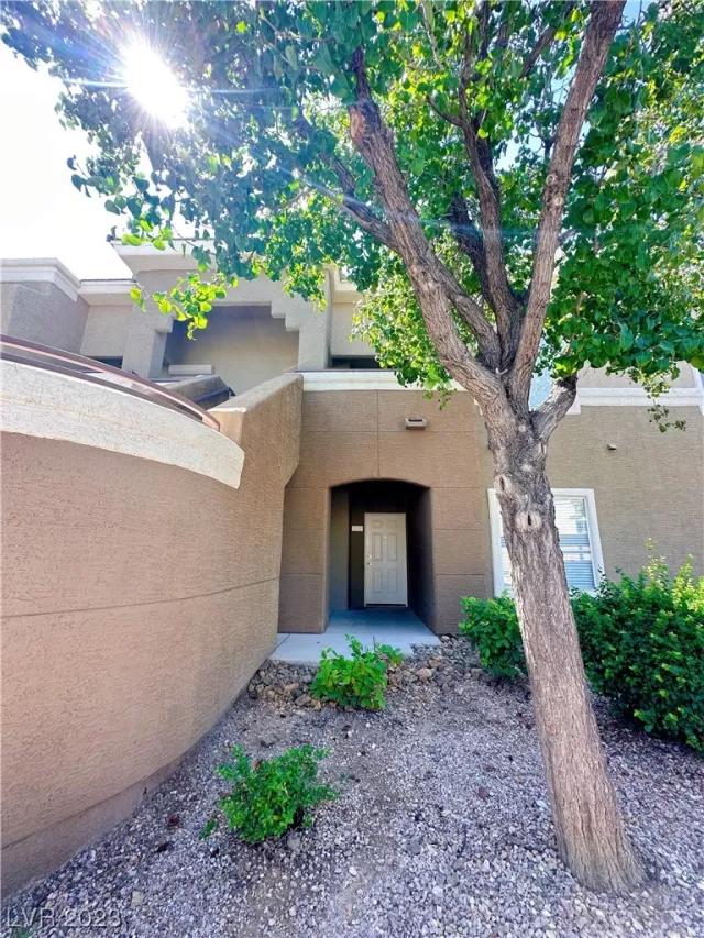 MLS: 2526232 Condo For Sale