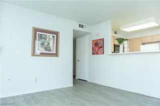 Photo #4: 2526296 Listing 