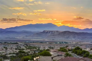 Photo #2: 2526304 Listing