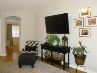 Photo #4: 2526348 Listing