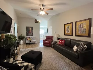 Photo #5: 2526348 Listing