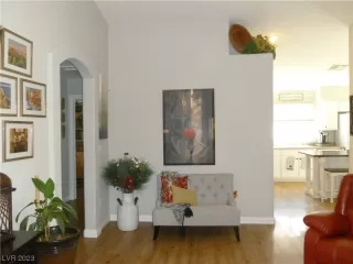 Photo #6: 2526348 Listing