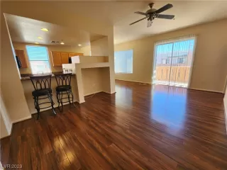 Photo #4: 2526375 Listing