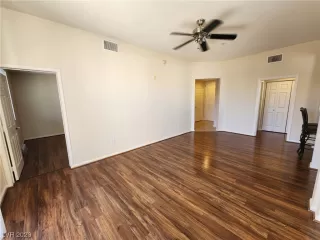 Photo #6: 2526375 Listing