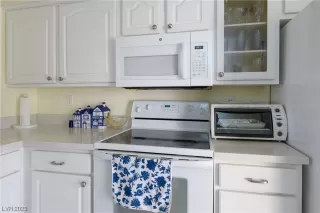 Photo #3: 2526384 Listing