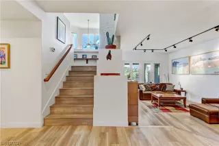 Photo #4: 2526398 Listing