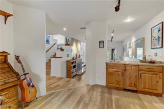 Photo #5: 2526398 Listing