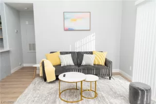 Photo #3: 2526459 Listing