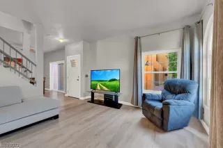 Photo #4: 2526464 Listing