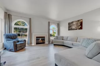 Photo #5: 2526464 Listing