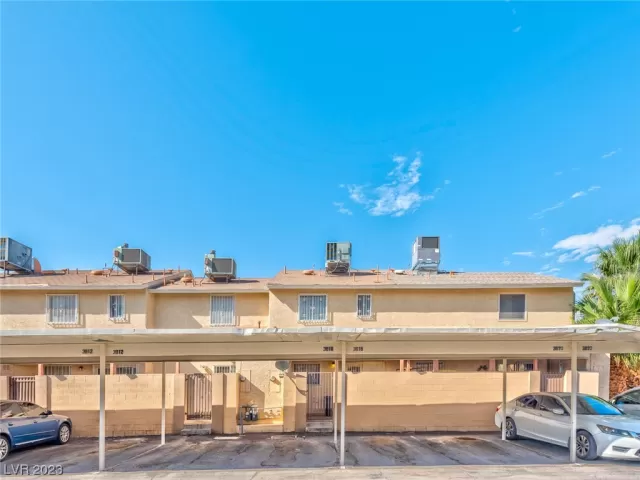 MLS: 2526520 Condo For Sale