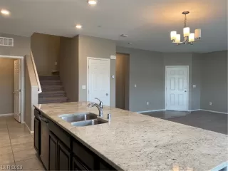 Photo #1: 2526551 Listing 