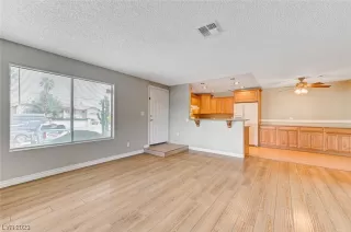 Photo #5: 2526577 Listing