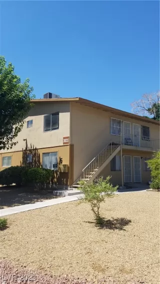 Photo #2: 2526676 Listing 