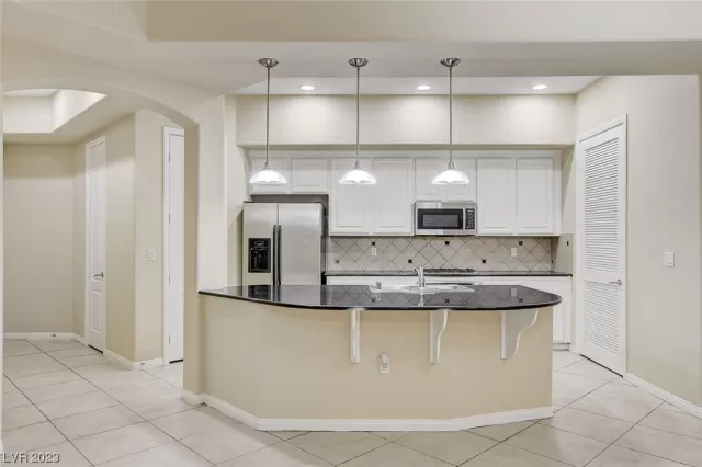 MLS: 2526738 Condo For Sale