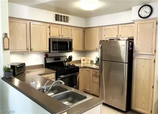 Photo #2: 2526782 Listing