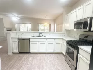 Photo #3: 2526802 Listing 