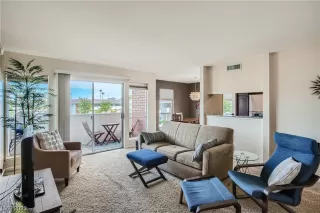 Photo #3: 2526859 Listing