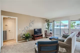 Photo #4: 2526859 Listing