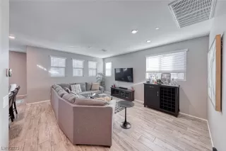 Photo #5: 2526869 Listing