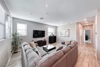 Photo #6: 2526869 Listing