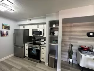Photo #2: 2526921 Listing