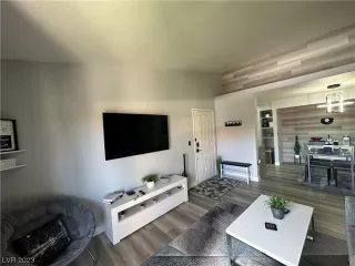 Photo #6: 2526921 Listing