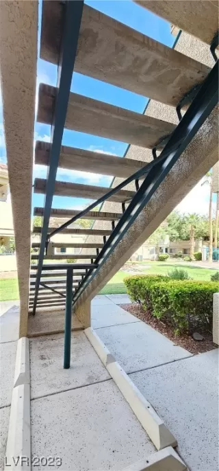 Photo #5: 2526968 Listing