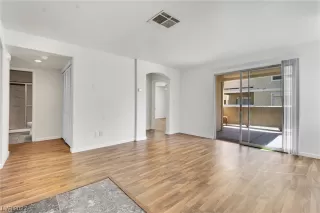 Photo #2: 2526971 Listing