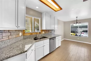 Photo #4: 2526971 Listing