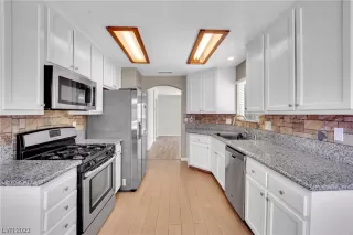 Photo #5: 2526971 Listing