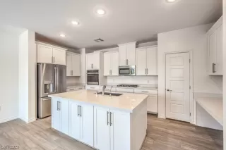 Photo #3: 2526974 Listing 
