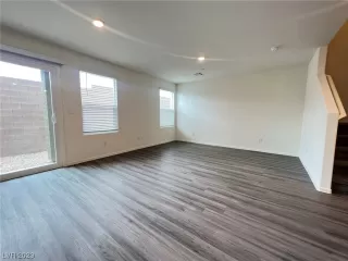 Photo #3: 2526977 Listing 