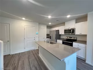 Photo #5: 2526977 Listing 