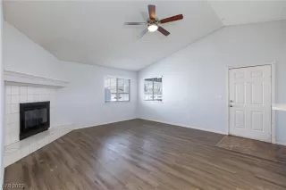 Photo #3: 2527003 Listing