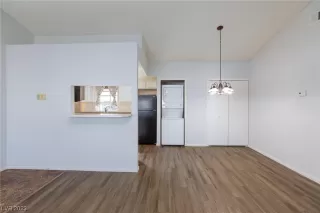 Photo #4: 2527003 Listing