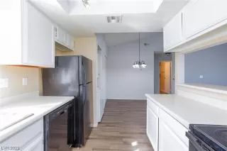 Photo #5: 2527003 Listing