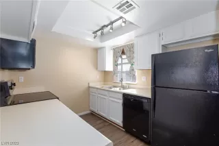 Photo #6: 2527003 Listing