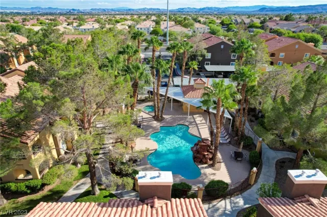 MLS: 2527012 Condo For Sale