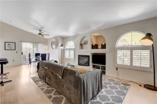 Photo #2: 2527012 Listing