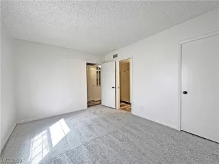 Photo #3: 2527043 Listing