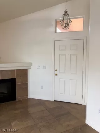 Photo #5: 2527048 Listing