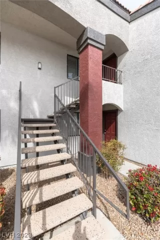 Photo #3: 2527062 Listing