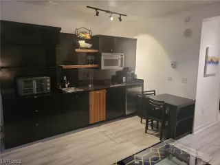 Photo #5: 2527101 Listing 