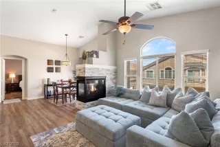 Photo #4: 2527120 Listing