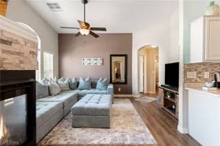 Photo #5: 2527120 Listing